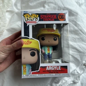Argyle (Stranger Things) Pop! Television #1302 - Cool Funko Pop! figur av Argyle från Stranger Things. Perfekt för fans av serien som vill ha en unik samlarpryl. Kommer i originalförpackning med färgstark design och detaljerad look. Ett måste för dig som älskar popkultur och Stranger Things! Pris kan diskuteras! 
