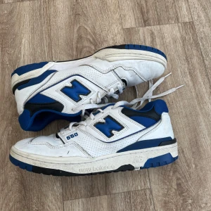 New balance 550 - Säljer dessa då dom aldrig används                     Bra skick                                                               Storlek 42,5                                                                      Kan skickas