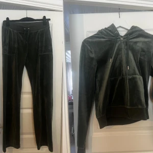 Grönt juicy set - Metall bitarna på snöret har lossnat från byxorna, annars mycket bra skick