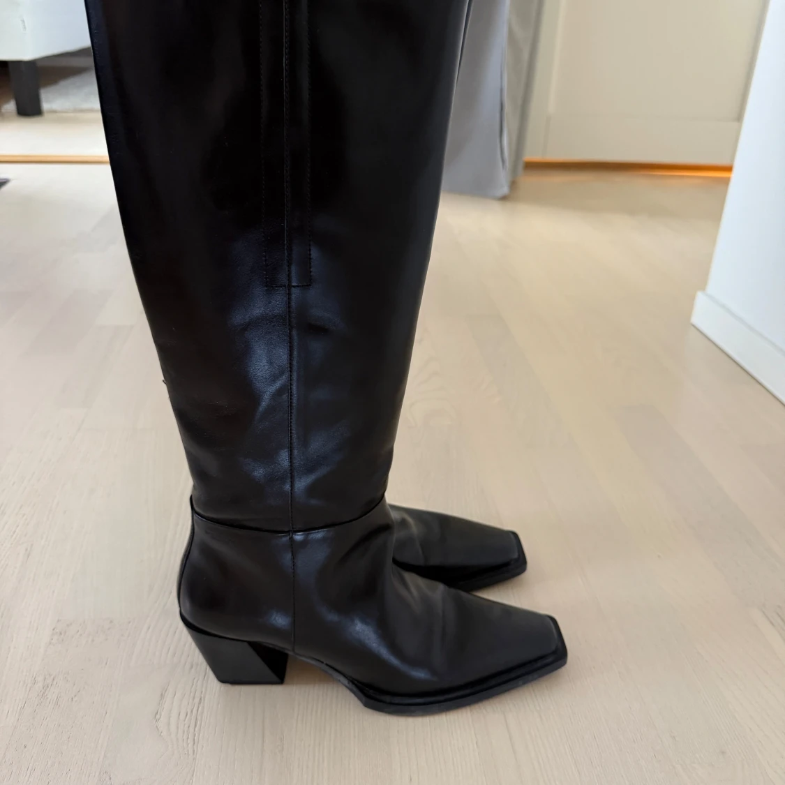 Svarta höga boots med klack - 1