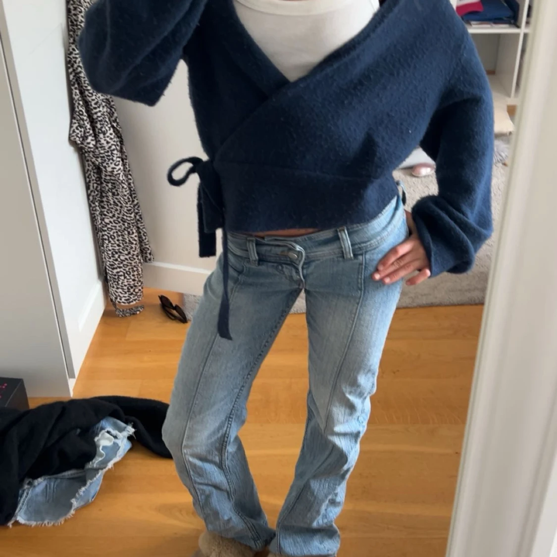 Mörkblå omlottkofta med knytband - 1