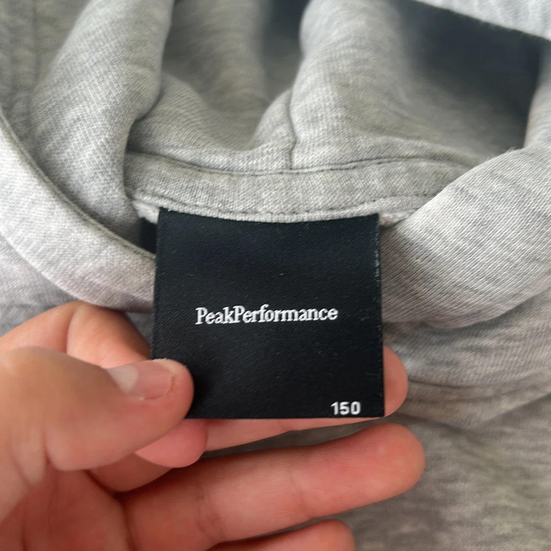 Grå hoodie från Peak Performance - 3