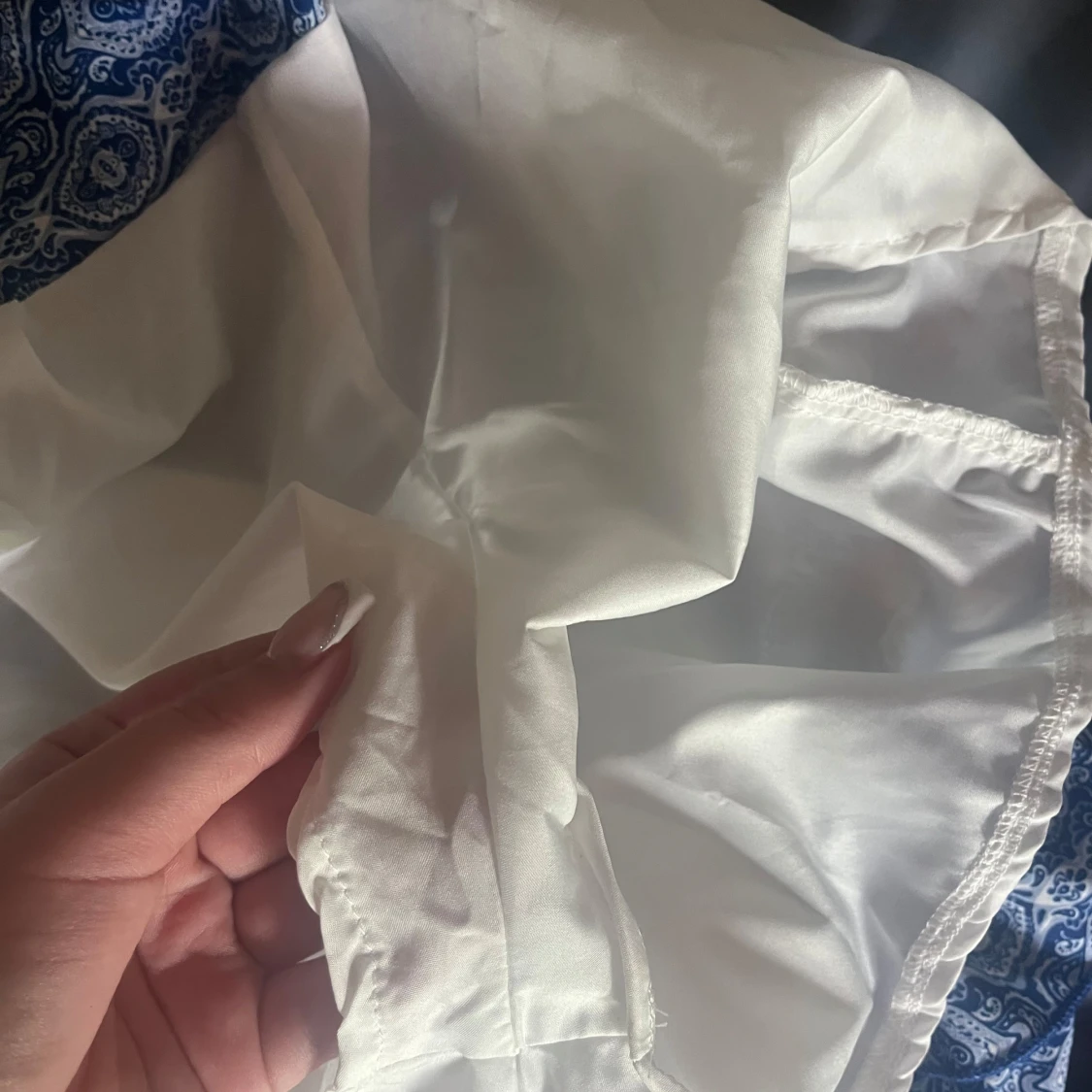 Blåvit volangkjol med mönster - 2