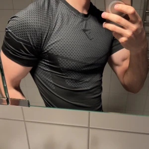 Gymshark v2 Onyx compression T-shirt - Svart Gymshark Onyx v2