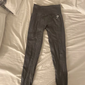 gråa träningsbyxor från gymshark  - jättesnygga, saknar dock lapp men de är i storlek XS 🥹🥹🫰🏼🫰🏼🐆🩵
