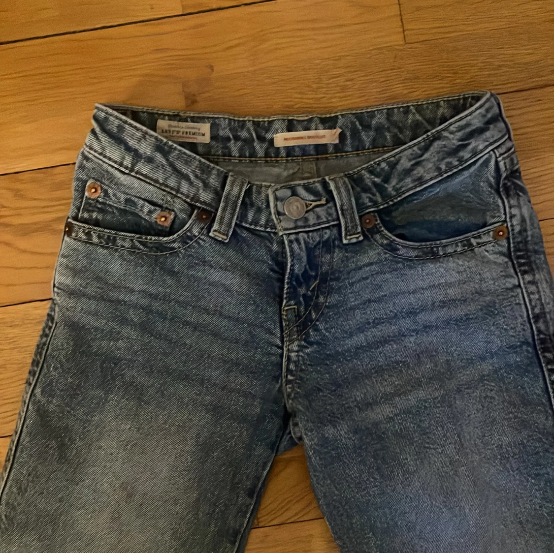 Levis bootcut jeans - 2