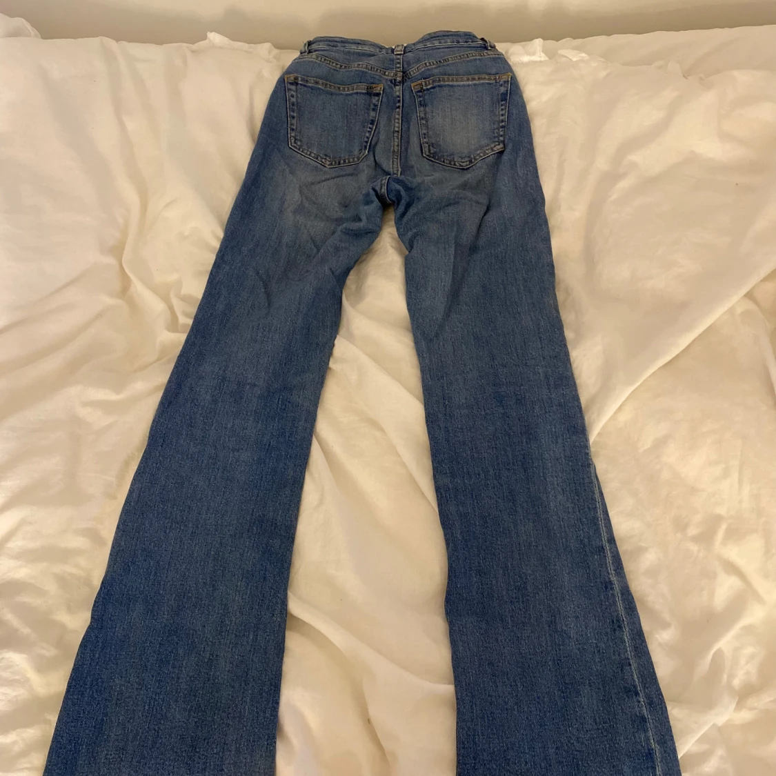 Blå bootcut jeans från H&M, stl 34 - 1