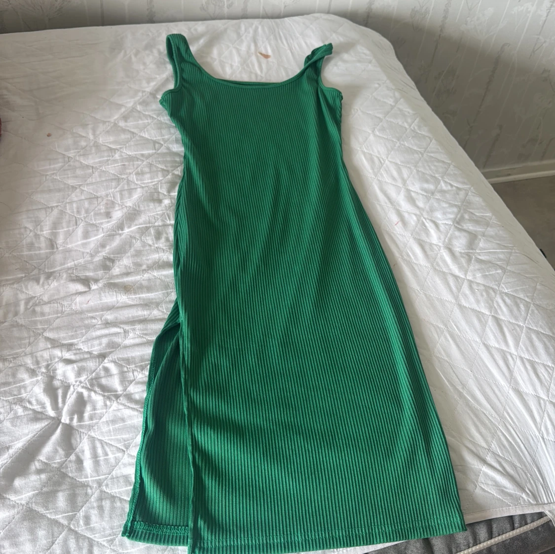 Grön ribbad långklänning