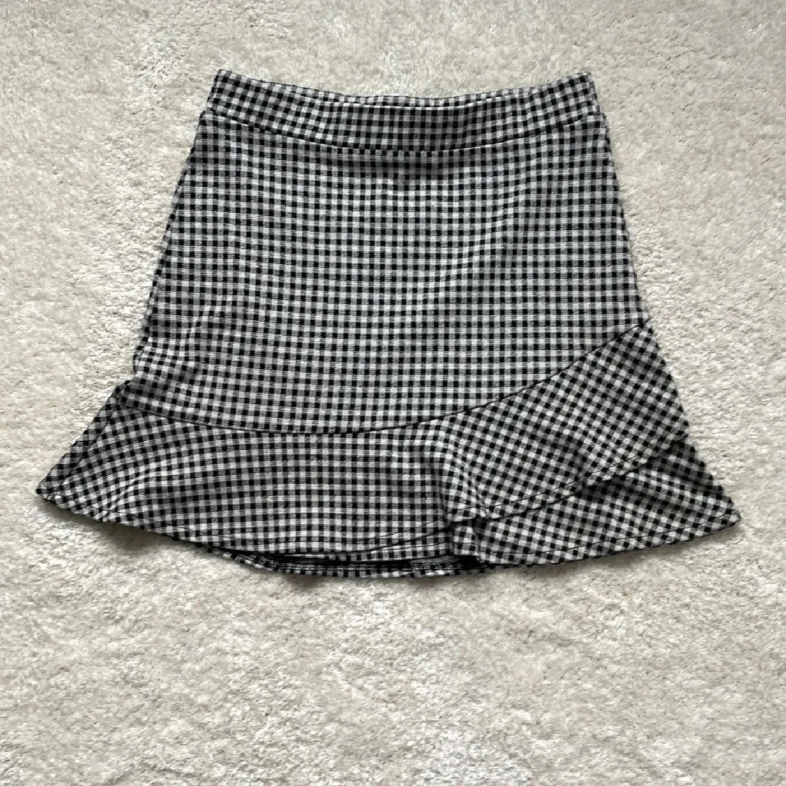 söt Rutig volangkjol