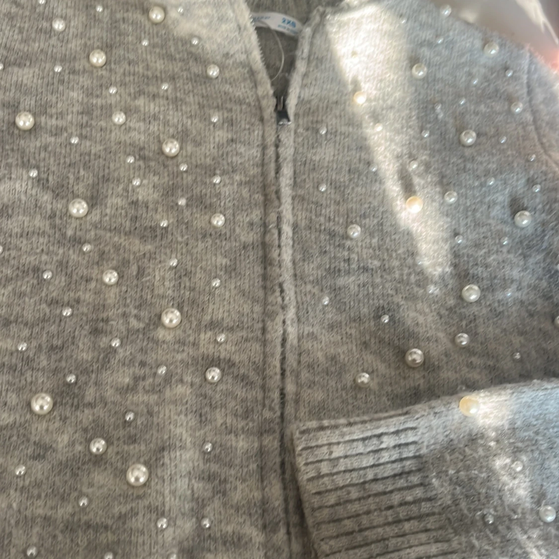 Grå kofta med pärlor från Primark - 4