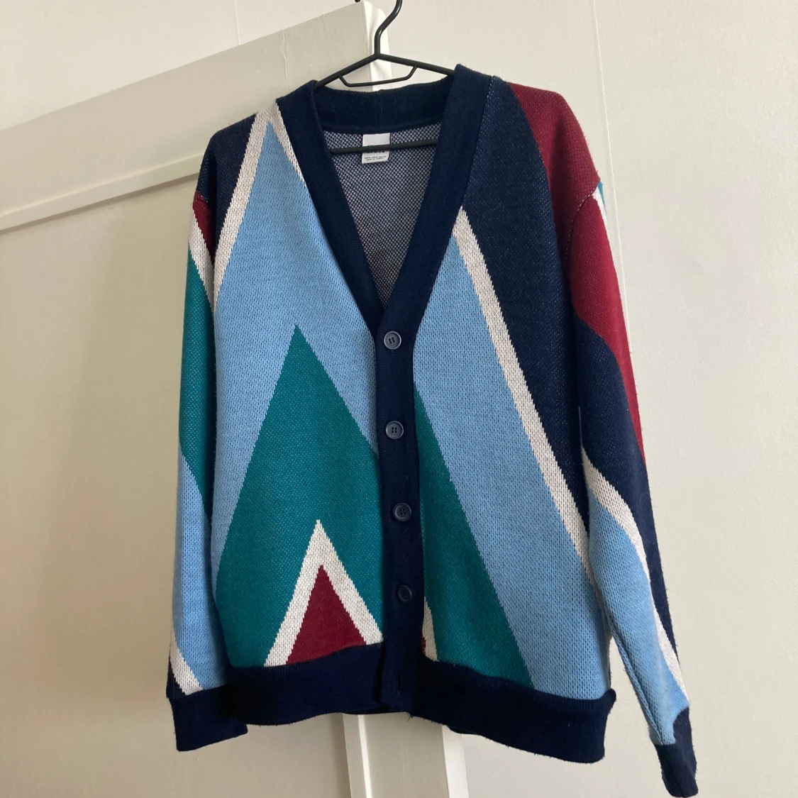 Färgglad kofta med grafiskt mönster från ZARA