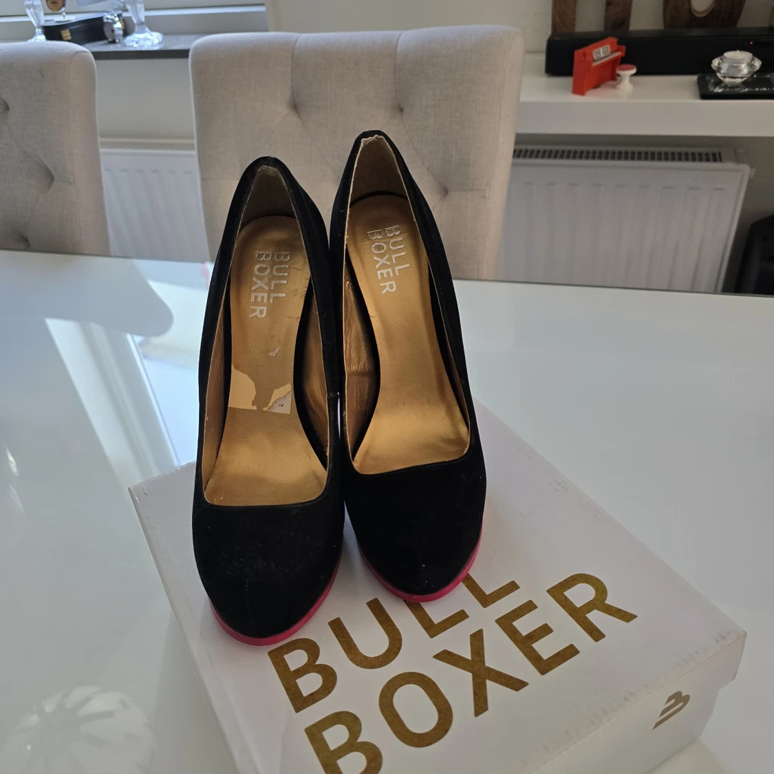 Svarta pumps från Bullboxer med silverklack - 1