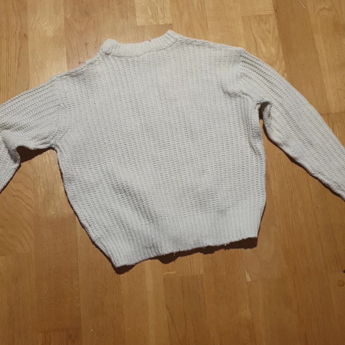 Vit stickad tröja - 1