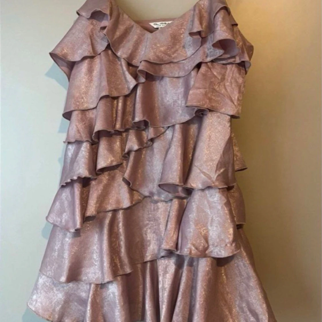 Ljusrosa volangklänning - 2