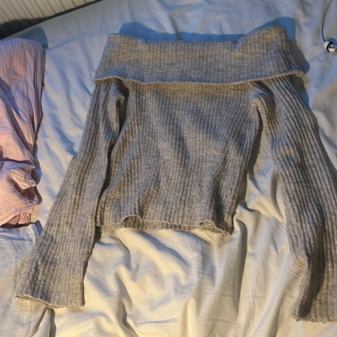 Grå ribbad offshouldertröja H&M