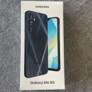 En helt ny Samsung mobil - En helt ny samsung mobil som är helt oanvänd. Förpackningen är obruten. Säljes pågrund av felköp.