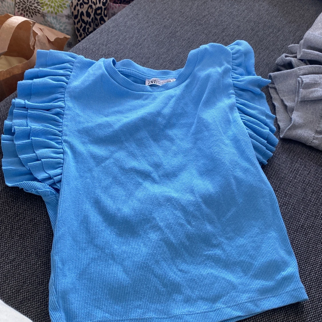 Blå volangtopp från Zara