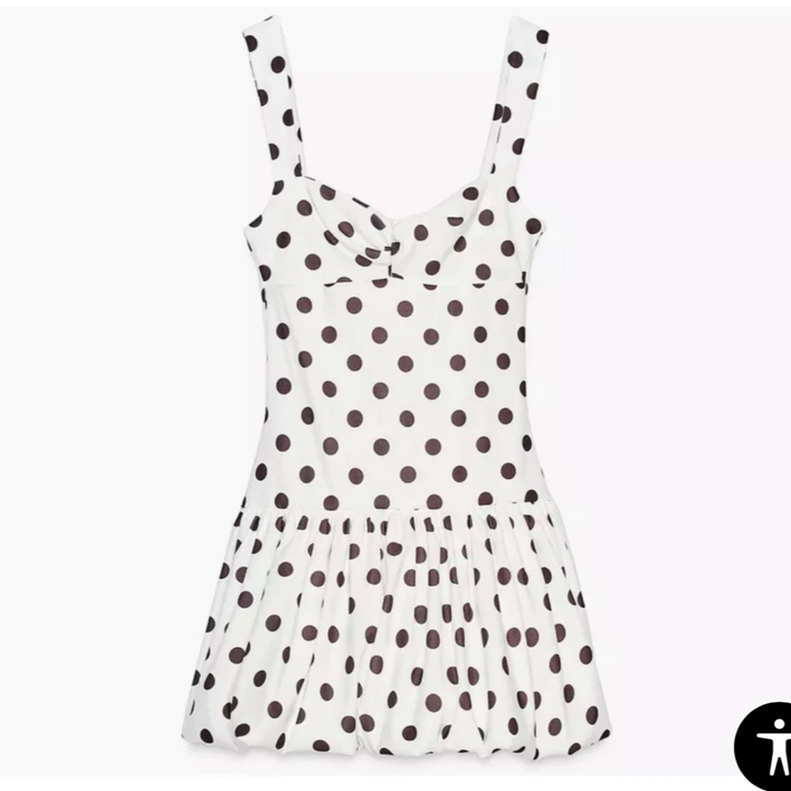 Vit kort prickig klänning