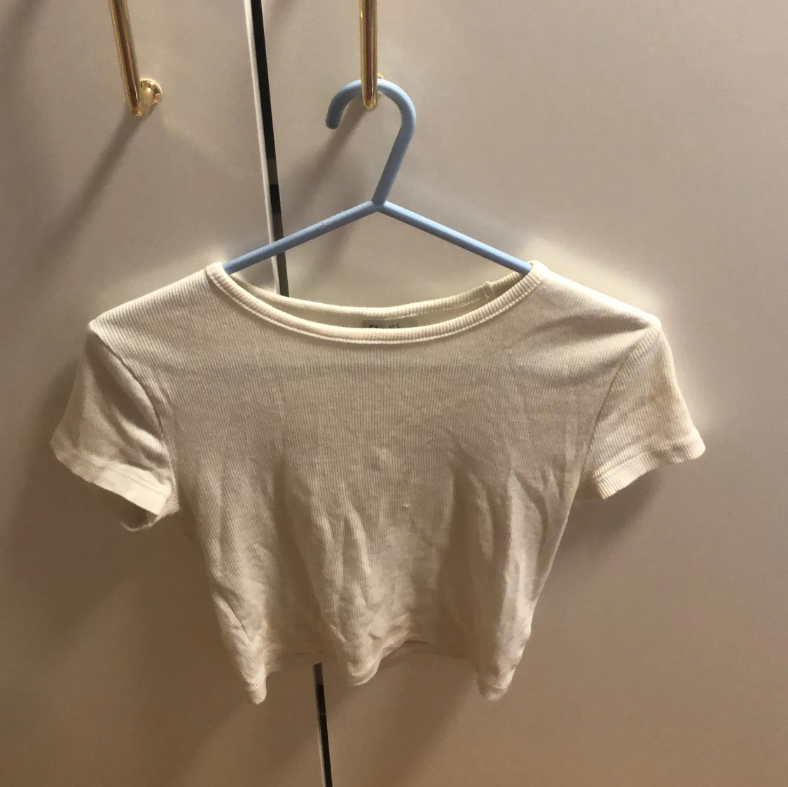 Ribbad croppad vit topp - 1