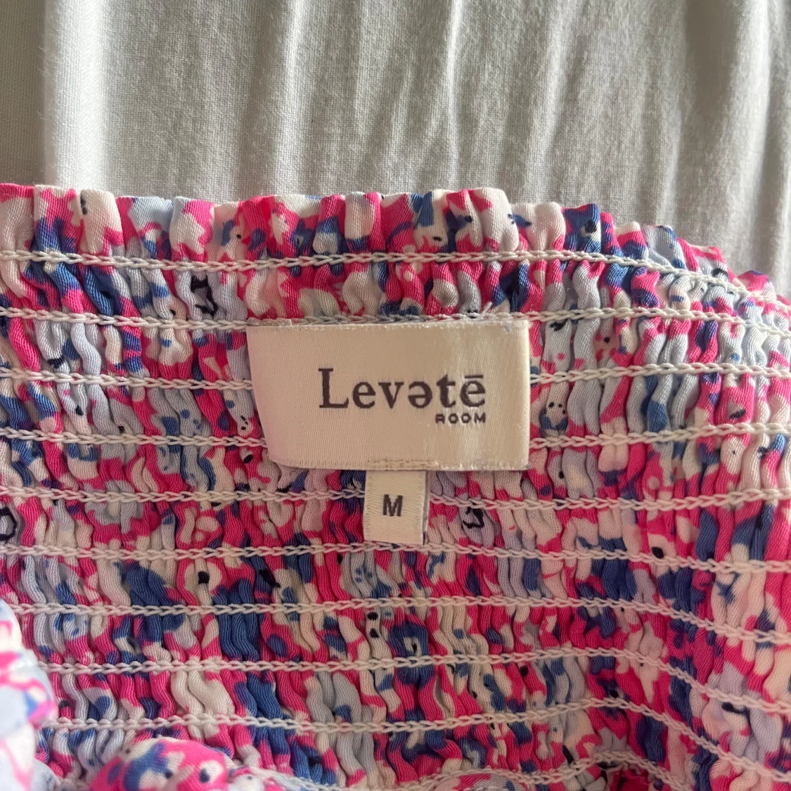 Blommig linnetopp från Levate Room - 2