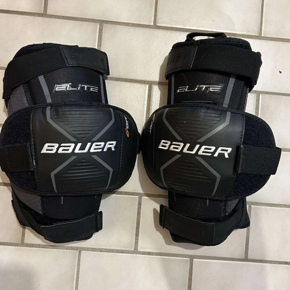 Målvaktsknäskydd, Bauer modell Elite