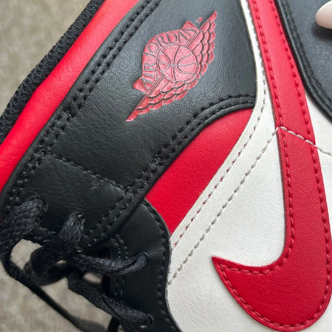 Nike Air Jordan 1 svart/röd/vit - 2