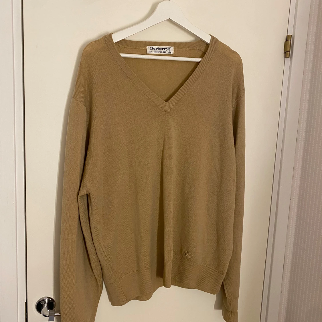 Beige v-ringad tröja från Burberrys