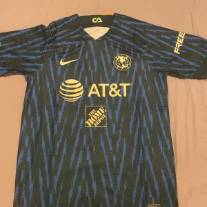 Club América fotbollströja  -  Lätt och ventilerande material. HELT NYA! 