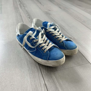 philippe model skor - Säljer ett par riktigt fina philippe model skor i storlek 38, använda några gånger men fortfarande i riktigt bra skick