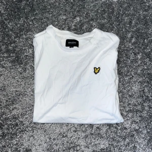 Lyle & Scott T-shirt - Stl: 15-16yrs (xs) | Skick: 9/10 | pris: 169kr