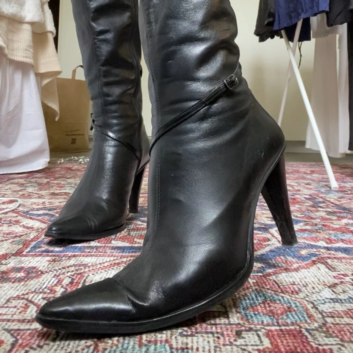 Svarta höga stövlar med klack - 3