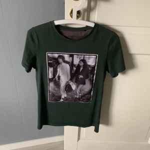 Limitato t-shirt  - Tja säljer nu denna asfeta limitato tischan. Fint skick. Strl xs. Inga slitage osv! Nypris runt 1800kr! Bara att fråga vid eventuella funderingar mvh 