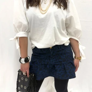 Blue leopard remake mini skirt  - Storlek- 36/S Modellen är 155cm lång.