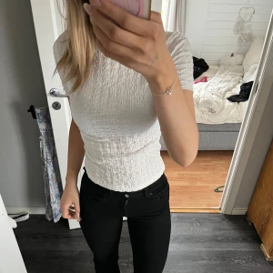 Vit topp från Zara - Vit helt ny topp från Zara i storlek s 