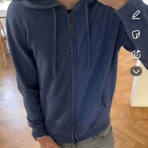 Cashmere Zip hoodie  - Cashmere hoodie ifrån Rogeclothing, helt ny 90% cashmere.