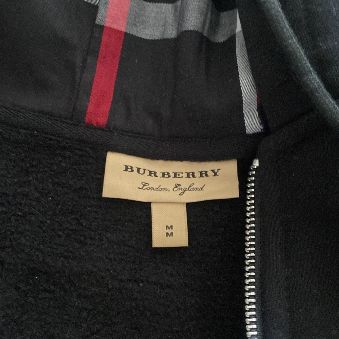 Svart hoodie från Burberry med dragkedja - 1