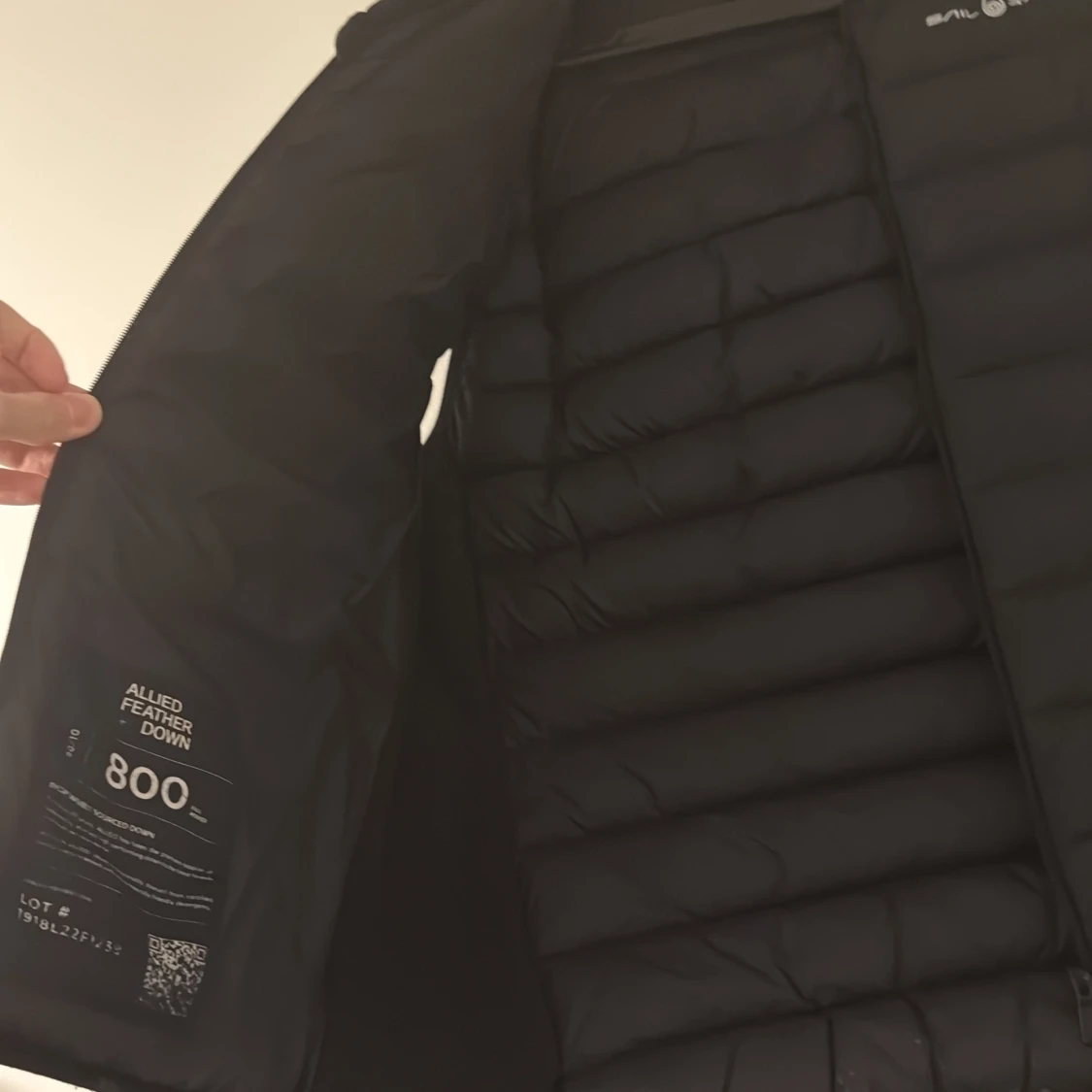 Svart dunväst från Sail Racing - 2