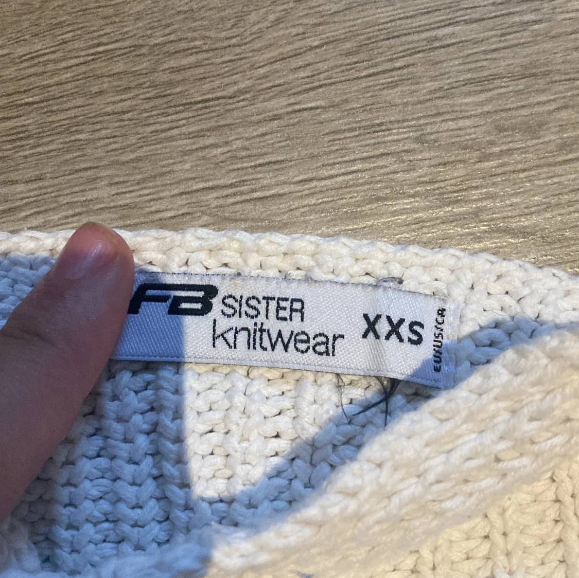 Vit stickad croppad linnetopp från FB Sister - 2