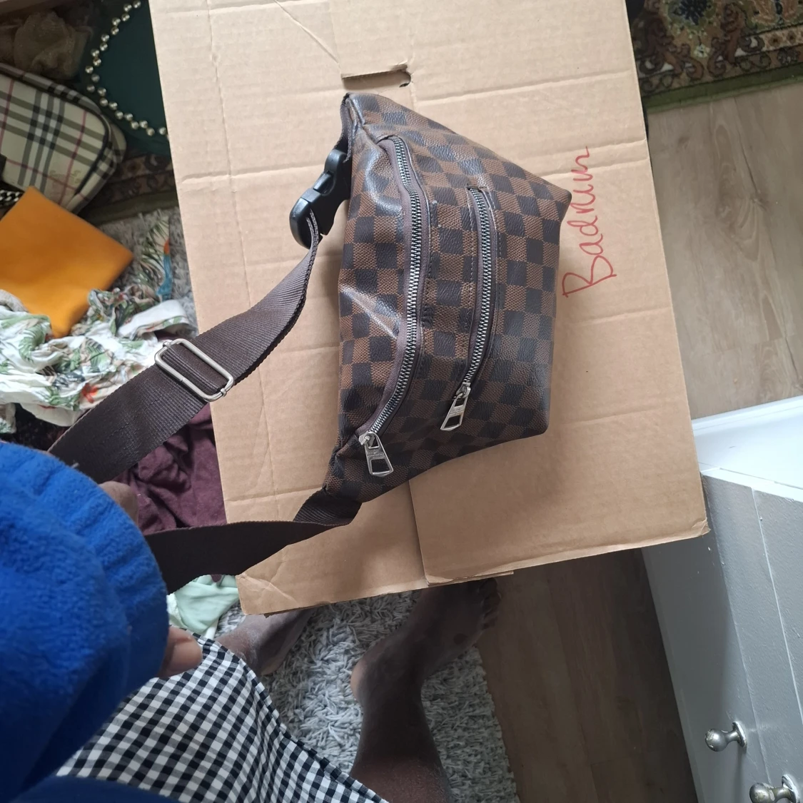 Brun rutig magväska med dragkedjor - 2