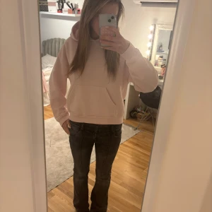 Bershka jeans - Säljer ett par jeans i jätte bra skick från Bershka i storlek 36💕