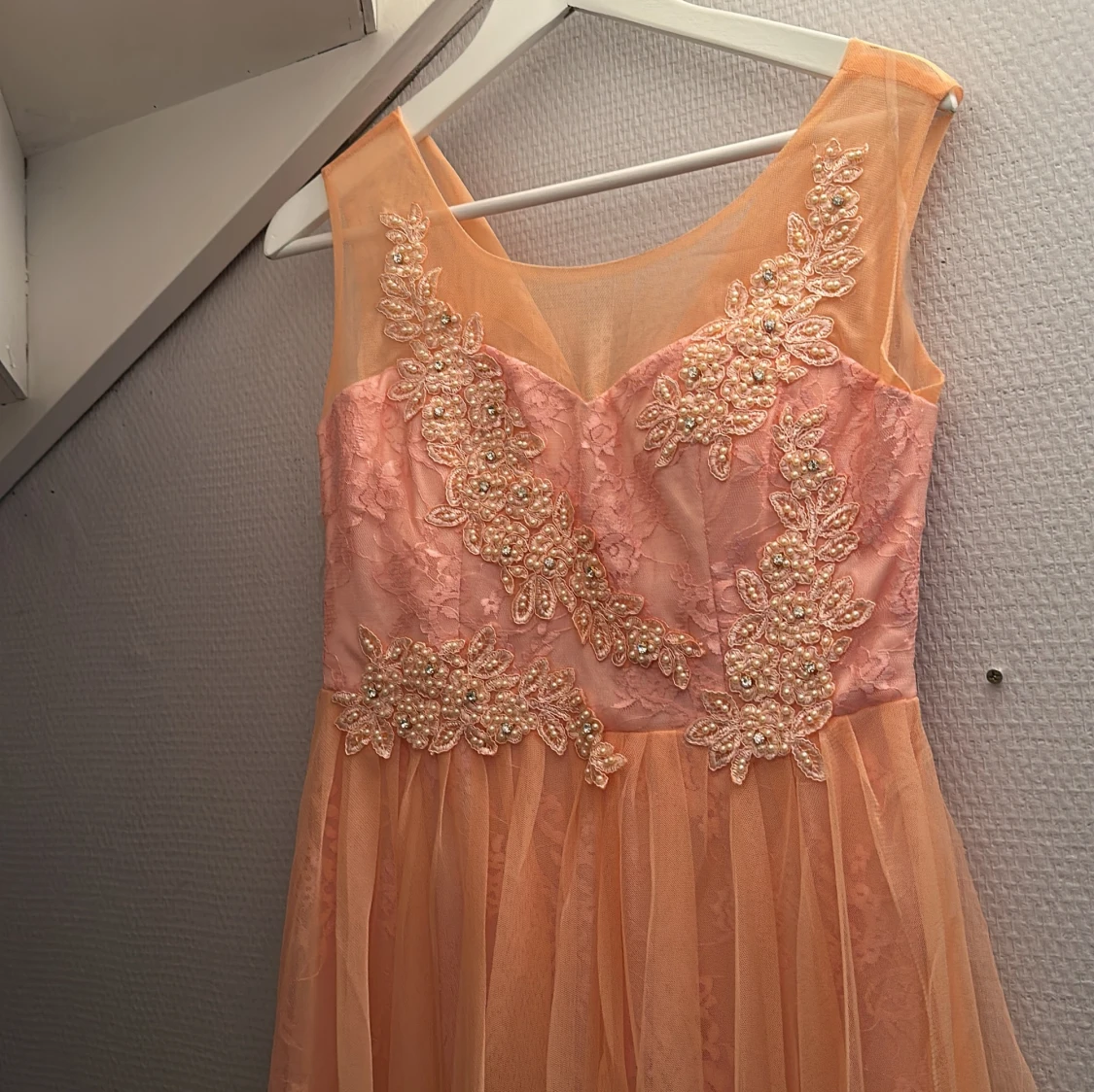 Jätte fint fest klänning och mycket bra skick  - 1