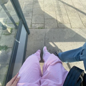 Adidas original - Jätte söta rosa adidas skor, väl använda men fortfarande så snygga, säljer då jag behöver göra plats för nya skor, skriv för fler frågor