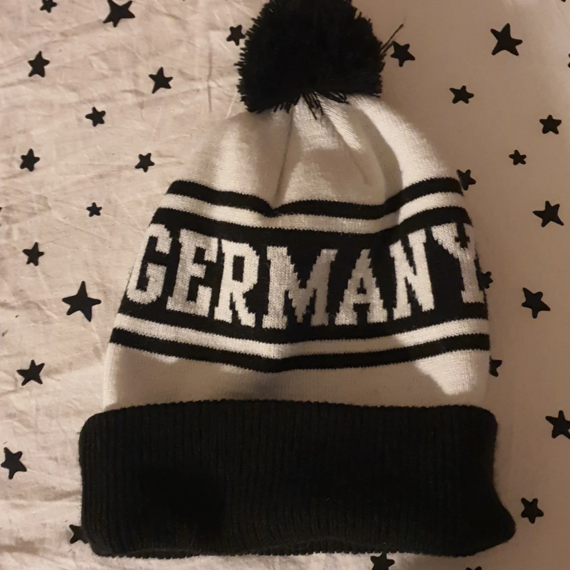 Svartvit mössa med texten GERMANY och FIFA Women's World Cup-märke - 1