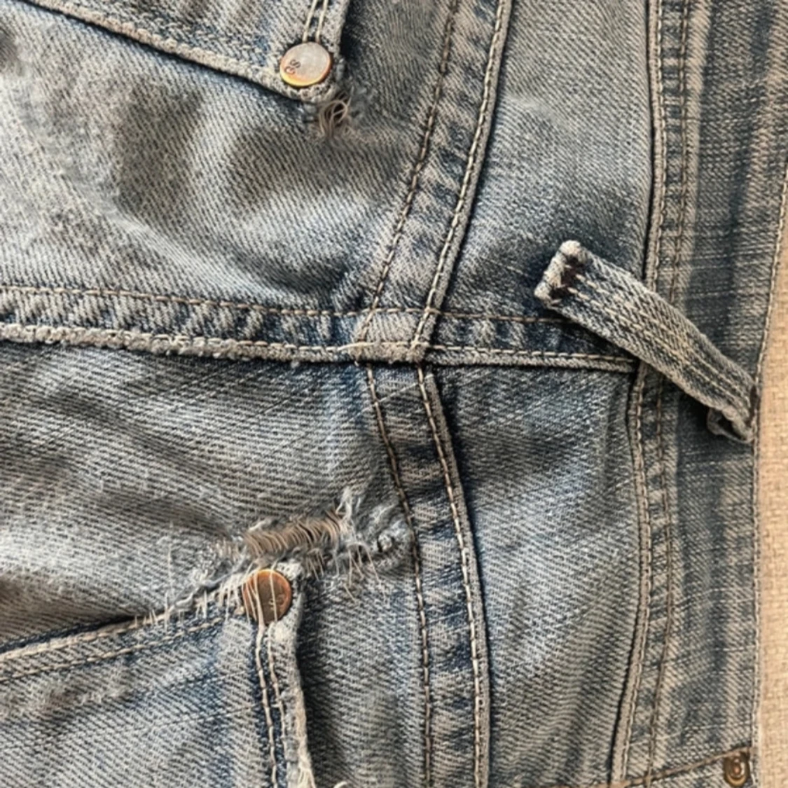 Lågmidjade jeans med hål - 92