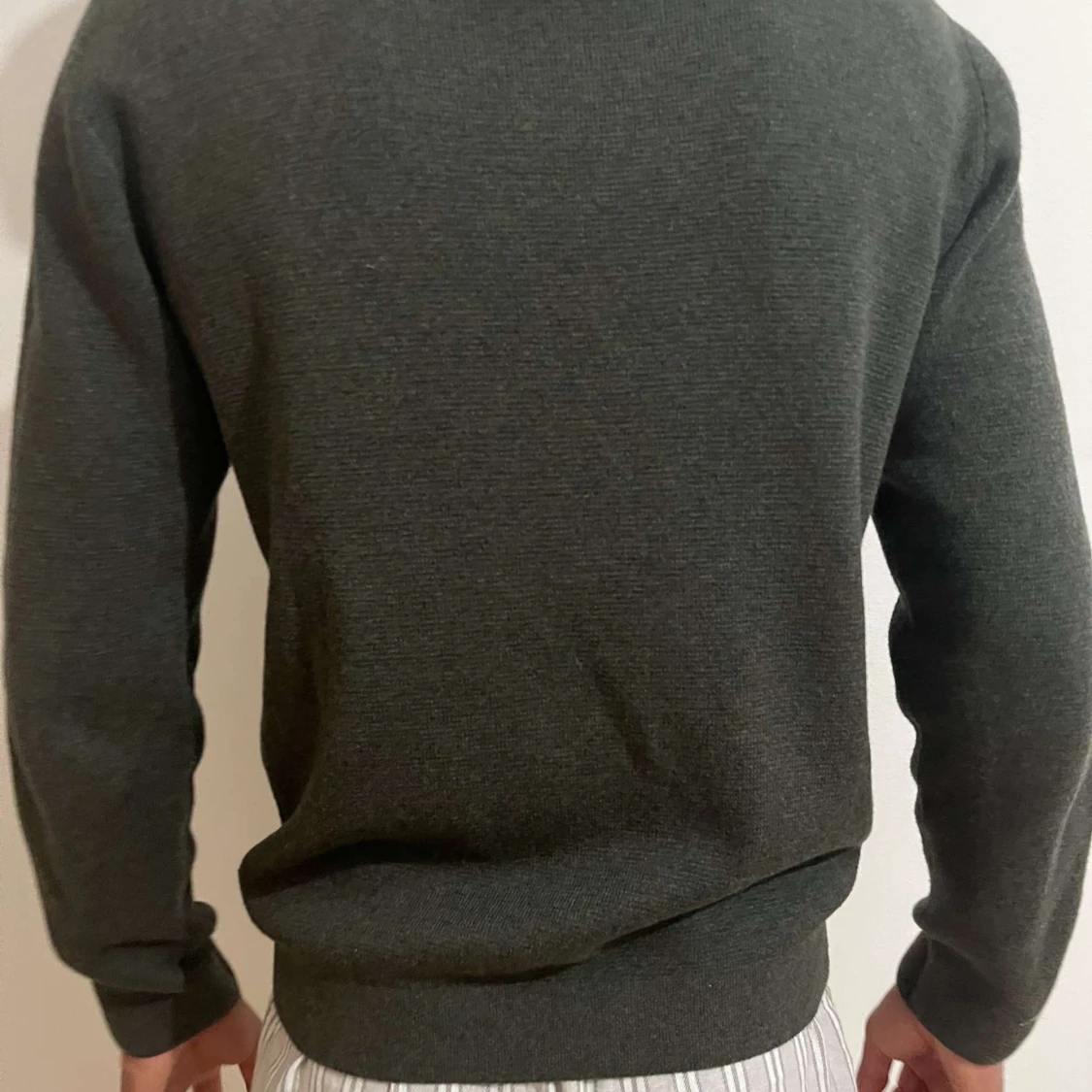 Mörkgrå stickad cardigan jacka med dragkedja - 1