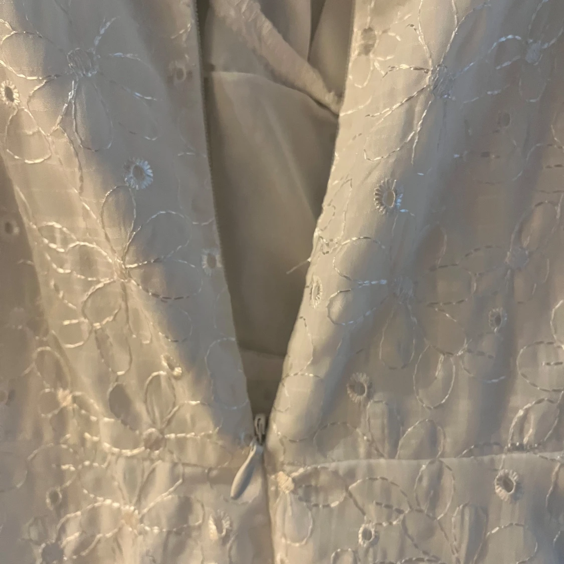 Vit blommig klänning från LoNESS - 3