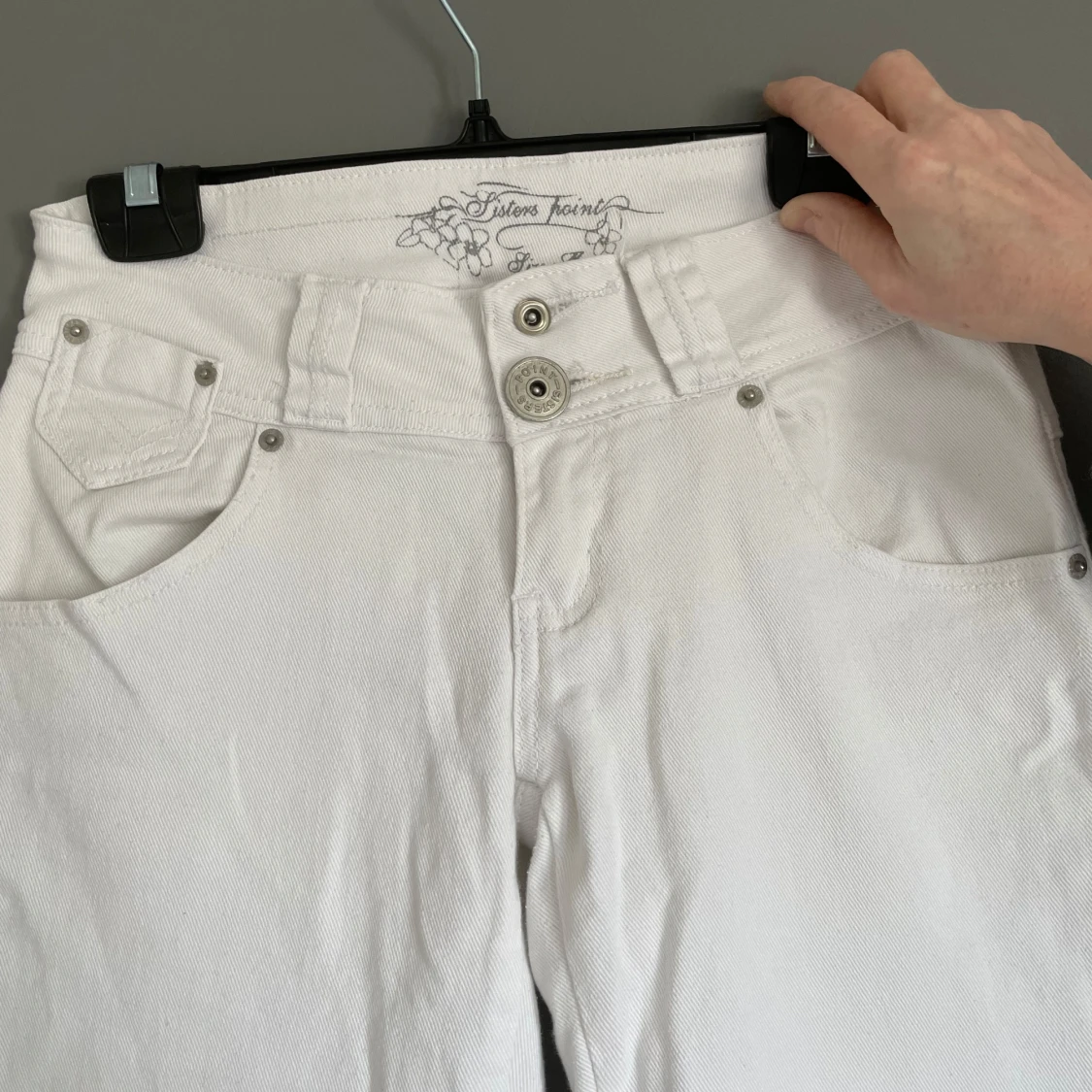 Vita jeansbyxor 