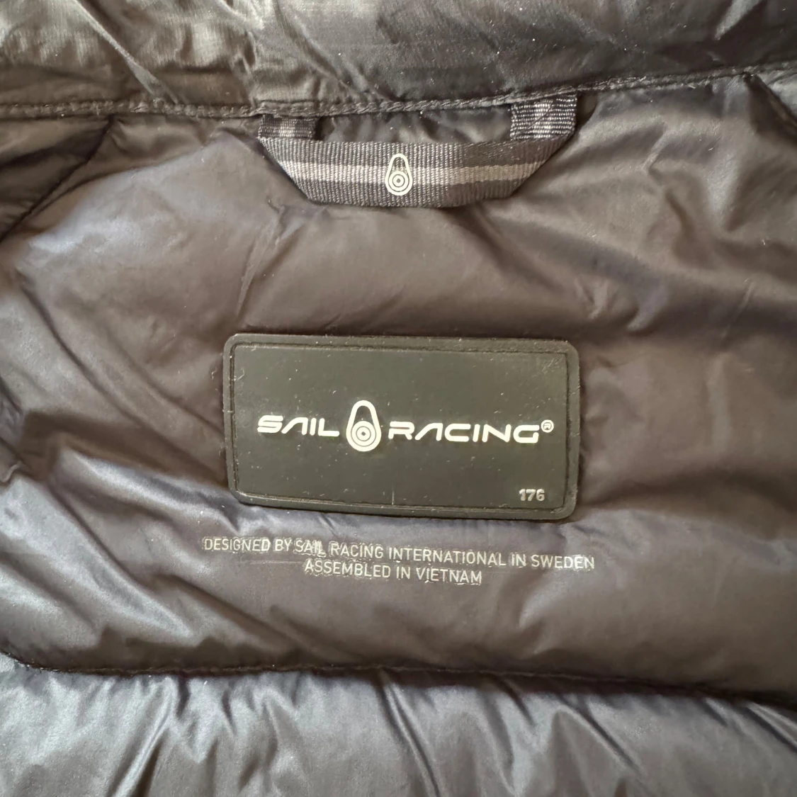 Svart dunväst från Sail Racing - 3