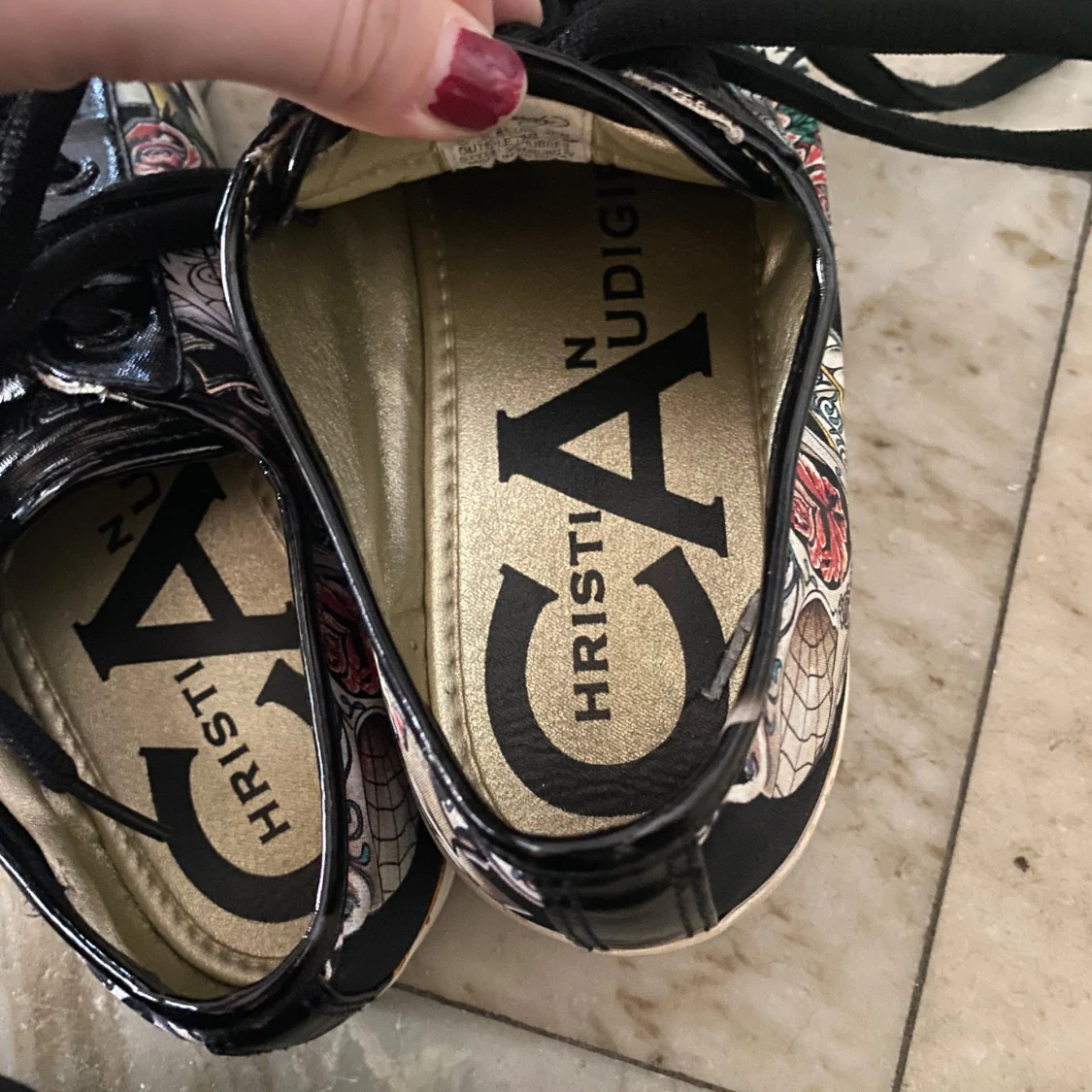 Svarta sneakers med mönster från Christian Audigier - 3