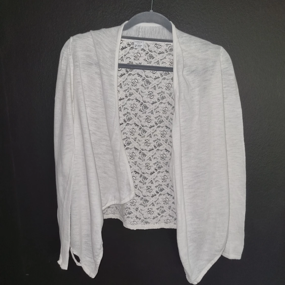 Vit spetskofta från Lindex